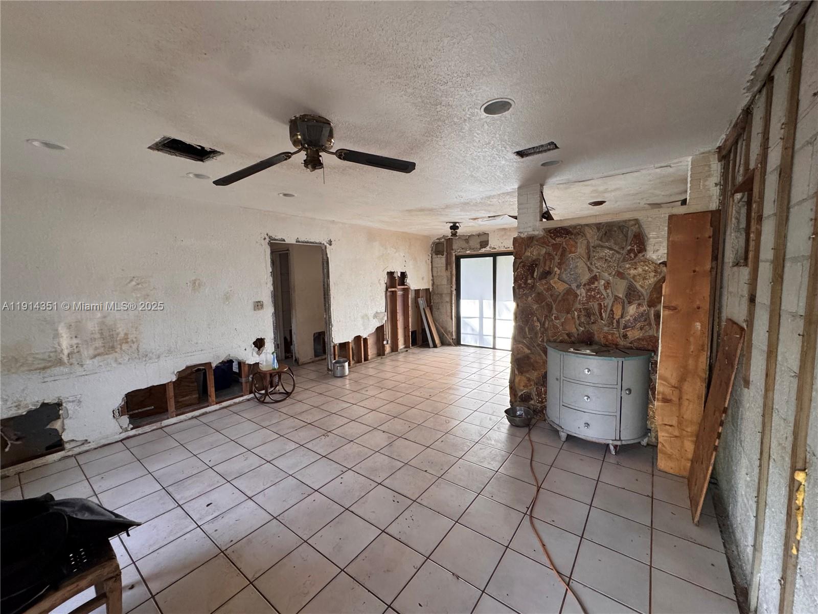 2401 SW 50th Ter Fort Lauderdale, FL 33317