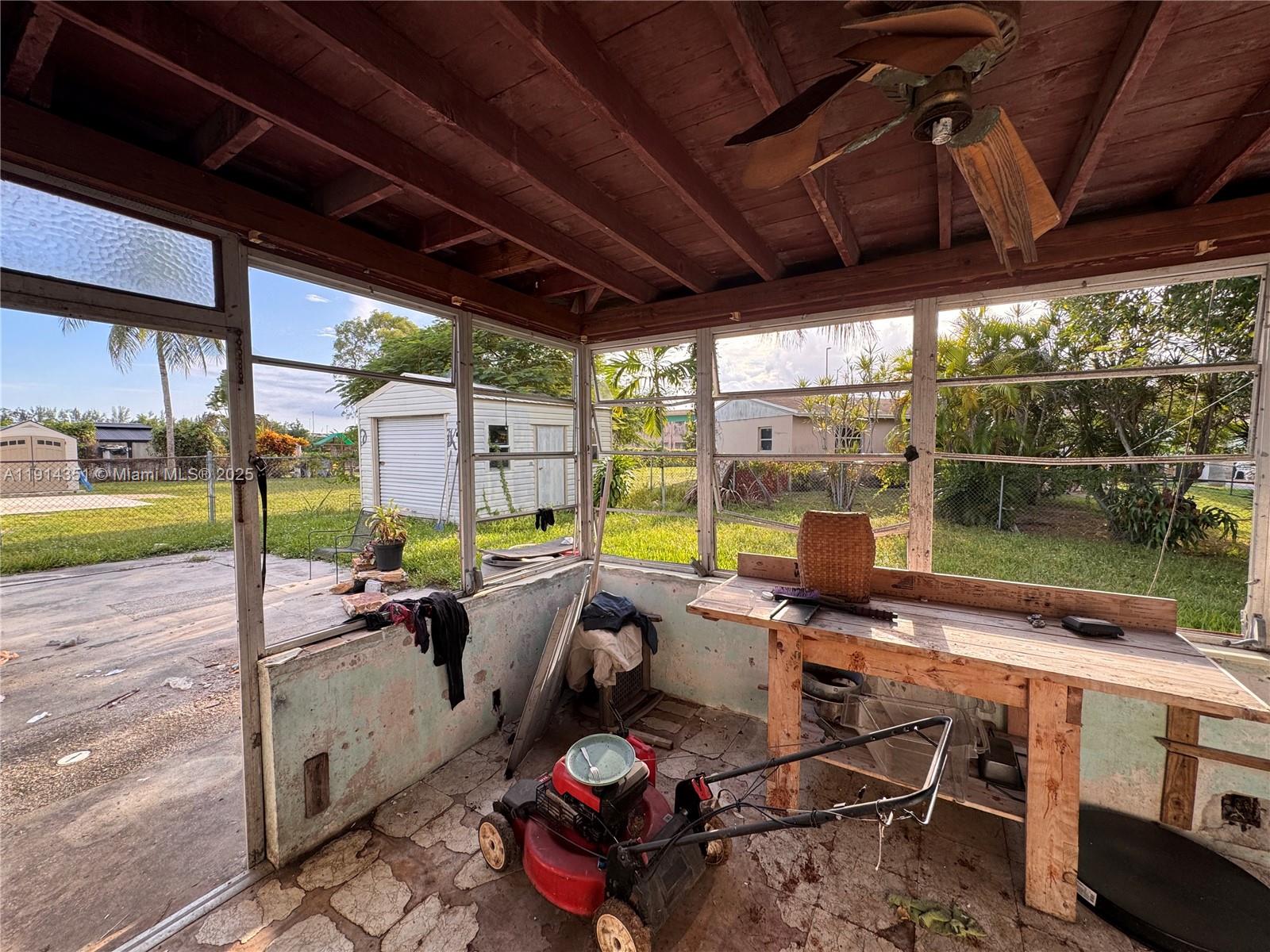 2401 SW 50th Ter Fort Lauderdale, FL 33317