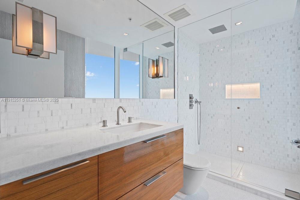 50 S Pointe Dr #2703 Miami Beach, FL 33139