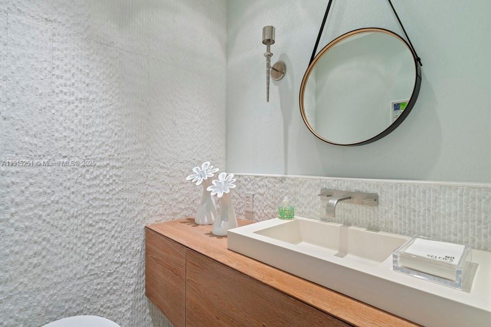 50 S Pointe Dr #2703 Miami Beach, FL 33139