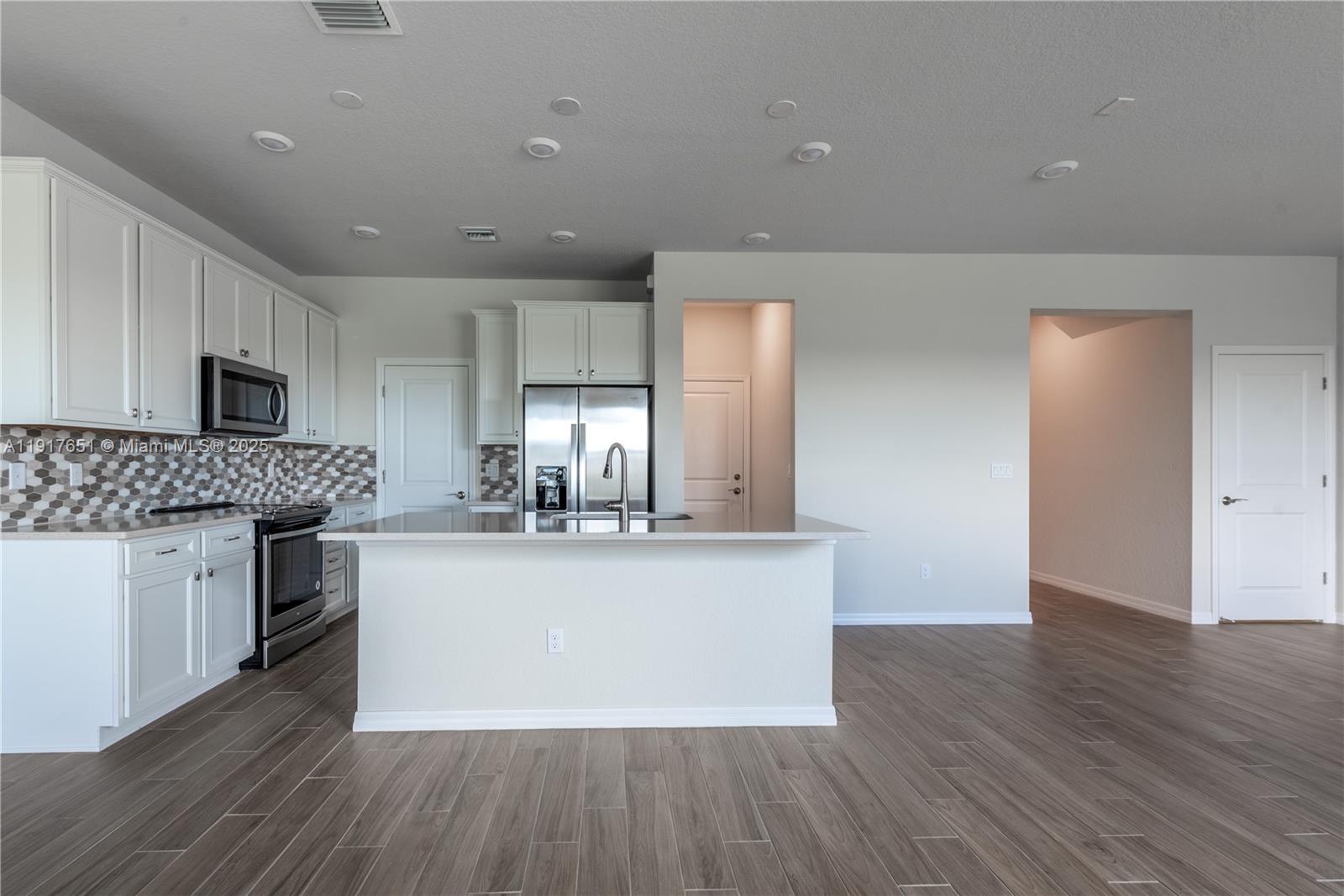 4974 Greenway Dr Hollywood, FL 33021