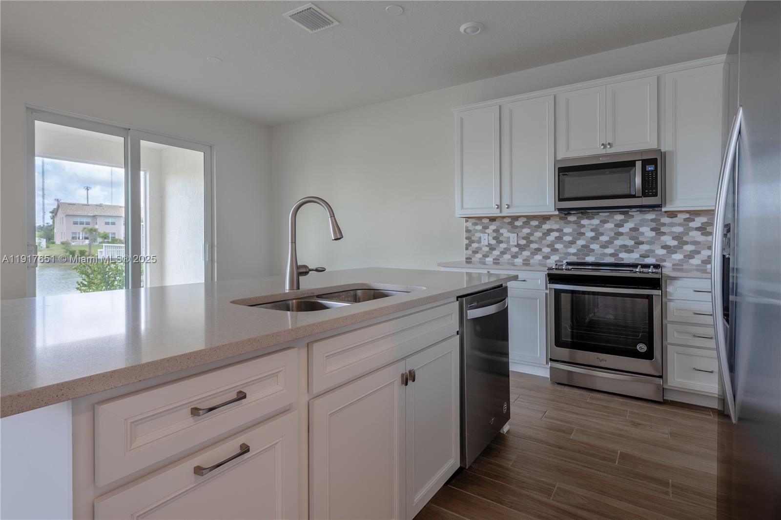 4974 Greenway Dr Hollywood, FL 33021