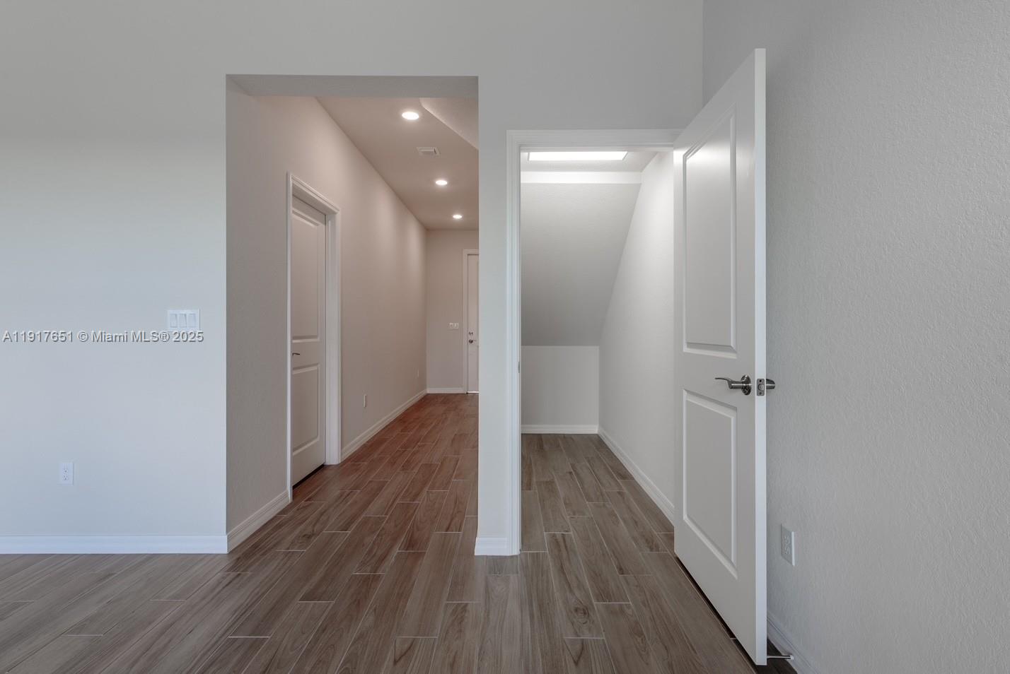 4974 Greenway Dr Hollywood, FL 33021