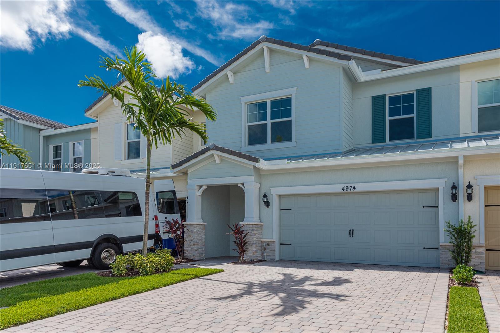 4974 Greenway Dr Hollywood, FL 33021