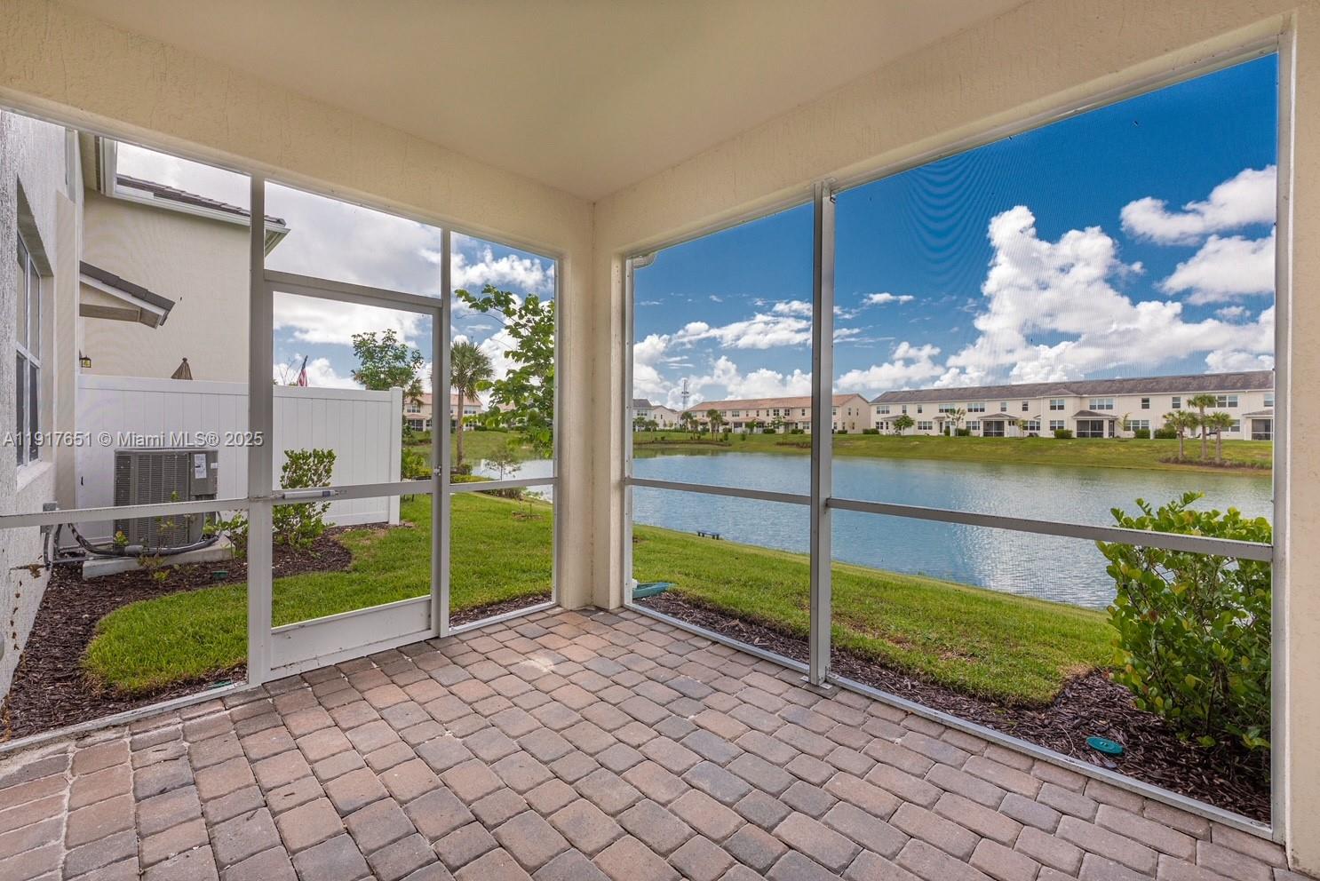 4974 Greenway Dr Hollywood, FL 33021