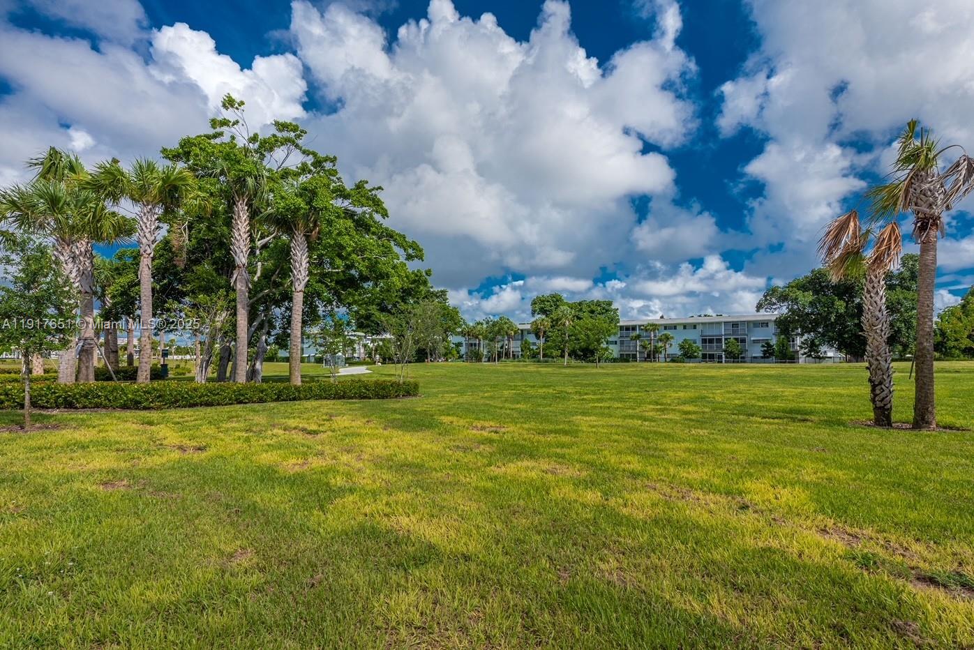 4974 Greenway Dr Hollywood, FL 33021