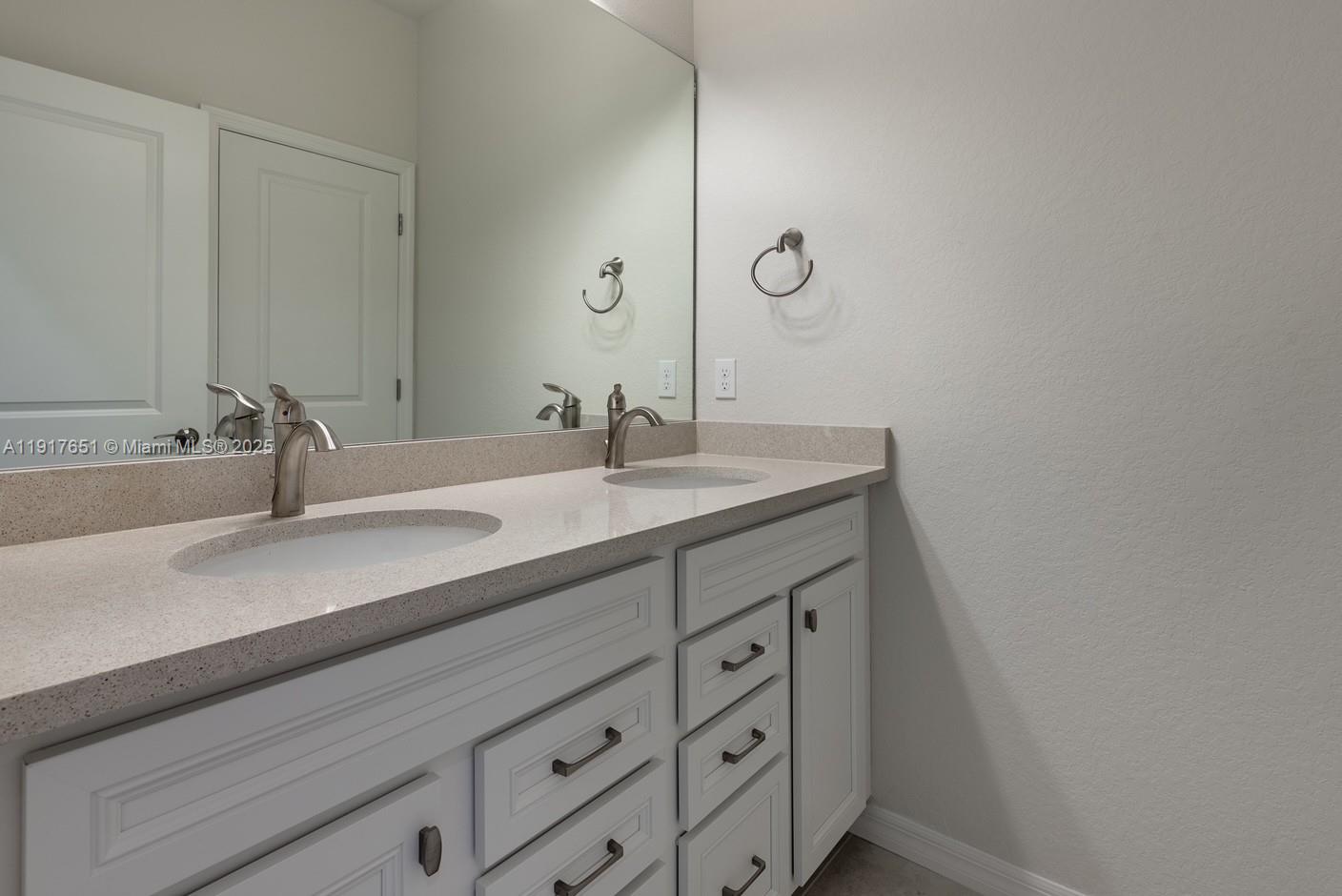 4974 Greenway Dr Hollywood, FL 33021