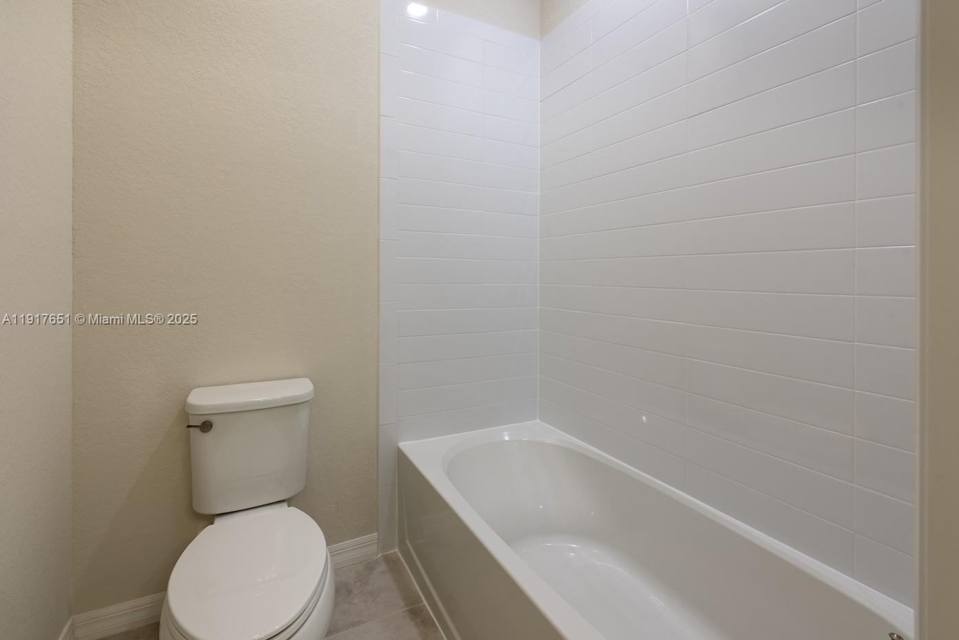 4974 Greenway Dr Hollywood, FL 33021