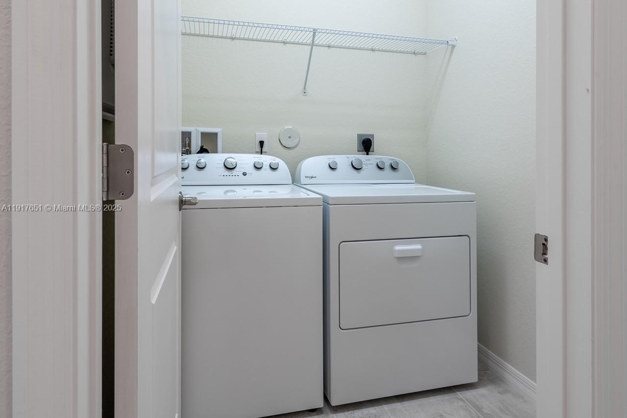 4974 Greenway Dr Hollywood, FL 33021