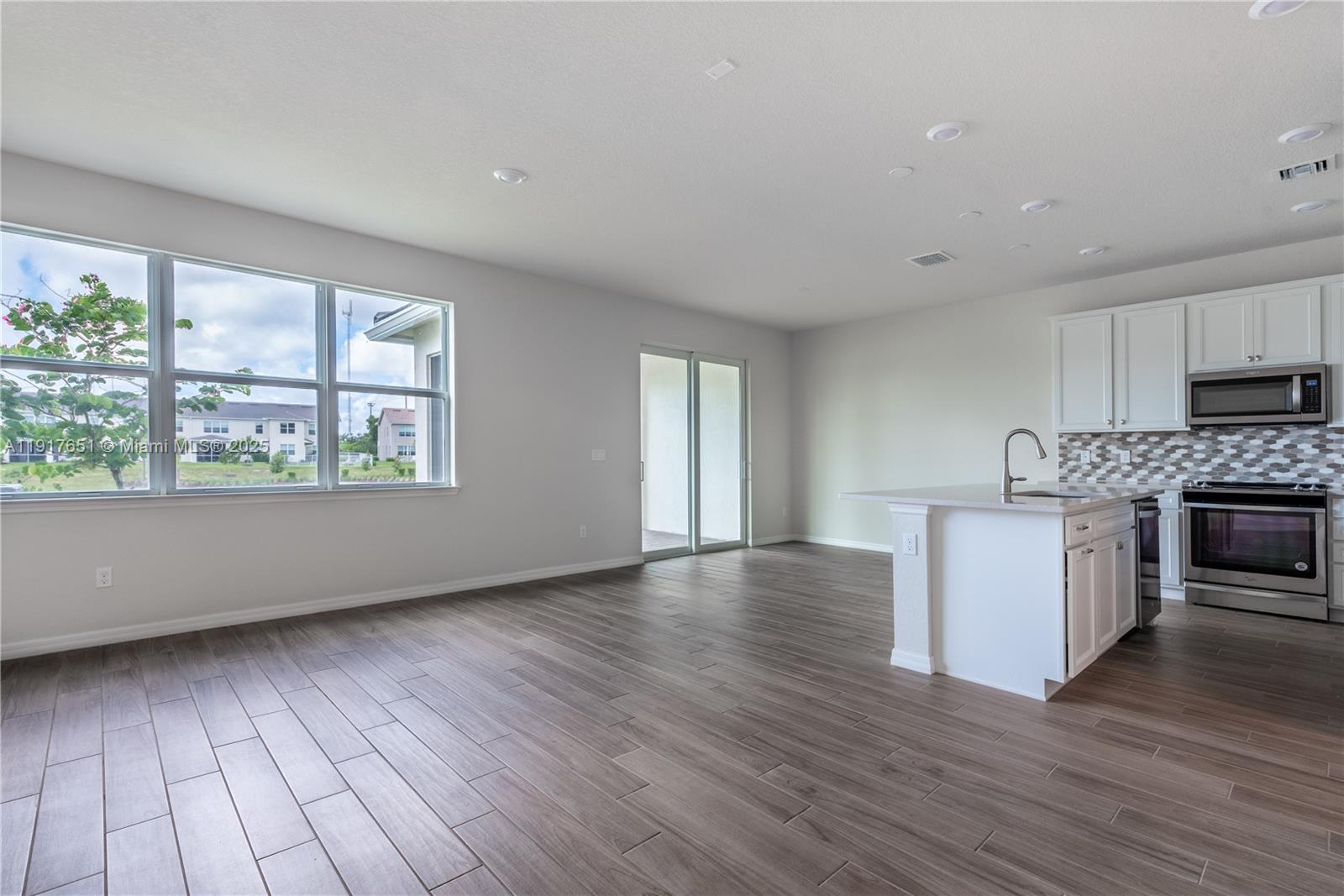 4974 Greenway Dr Hollywood, FL 33021