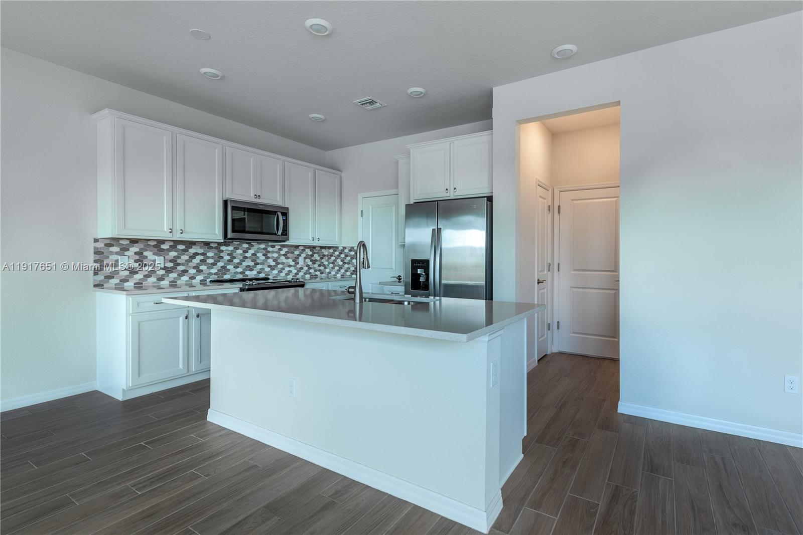 4974 Greenway Dr Hollywood, FL 33021