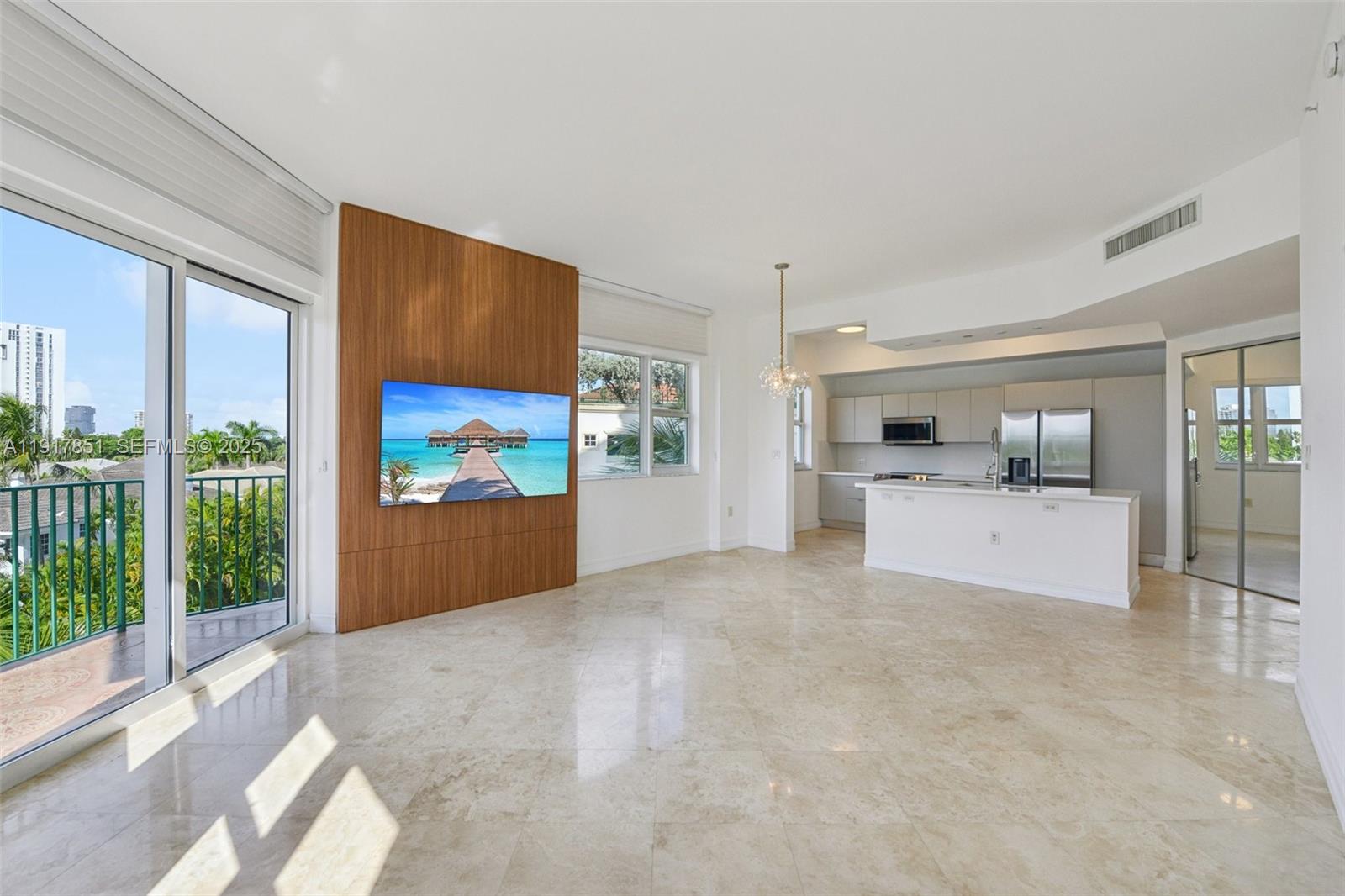 19900 E Country Clb Dr #402