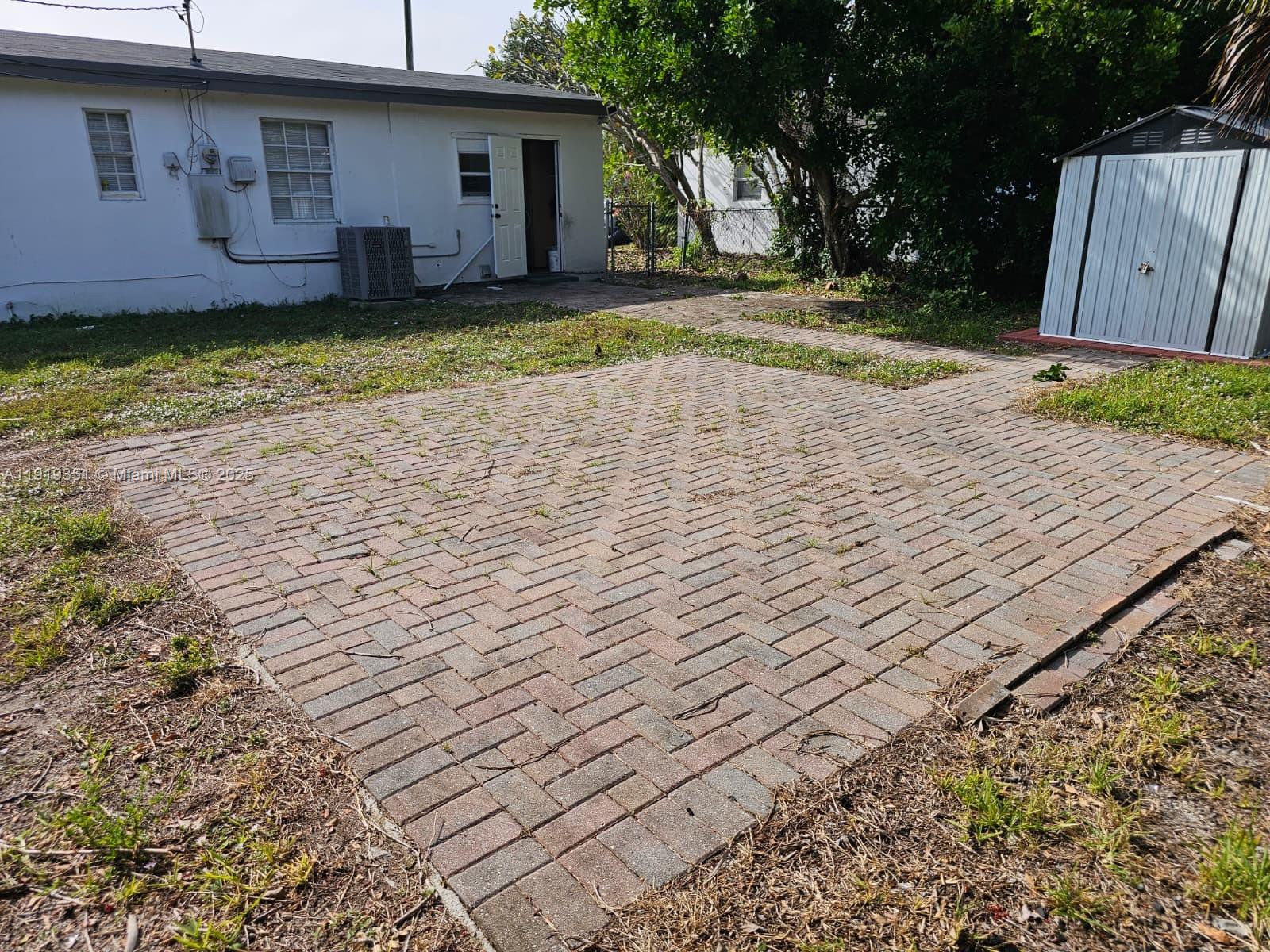 567 Tallulah Rd Palm Beach, FL 33462