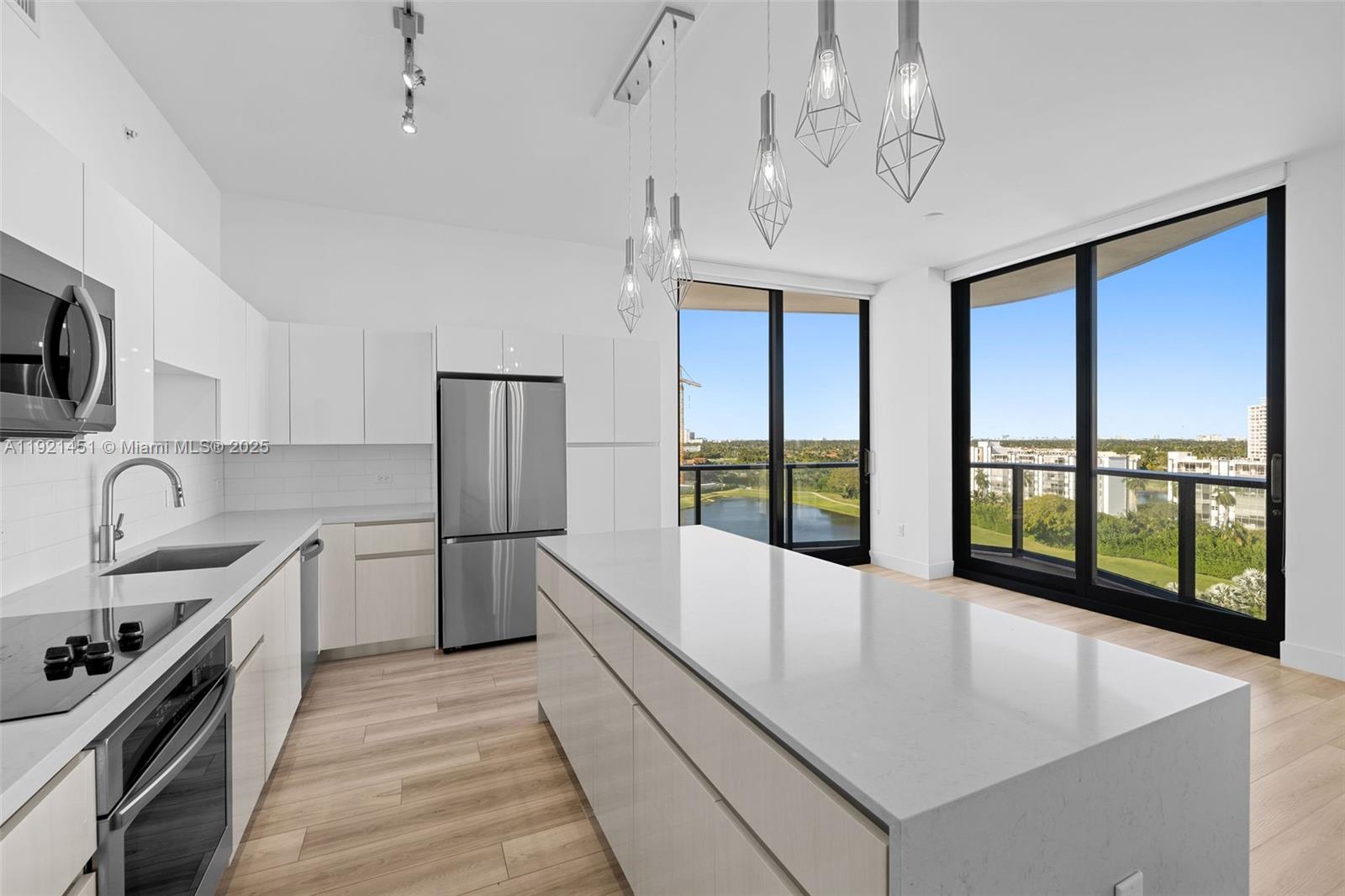 101 Diplomat Pkwy #0901