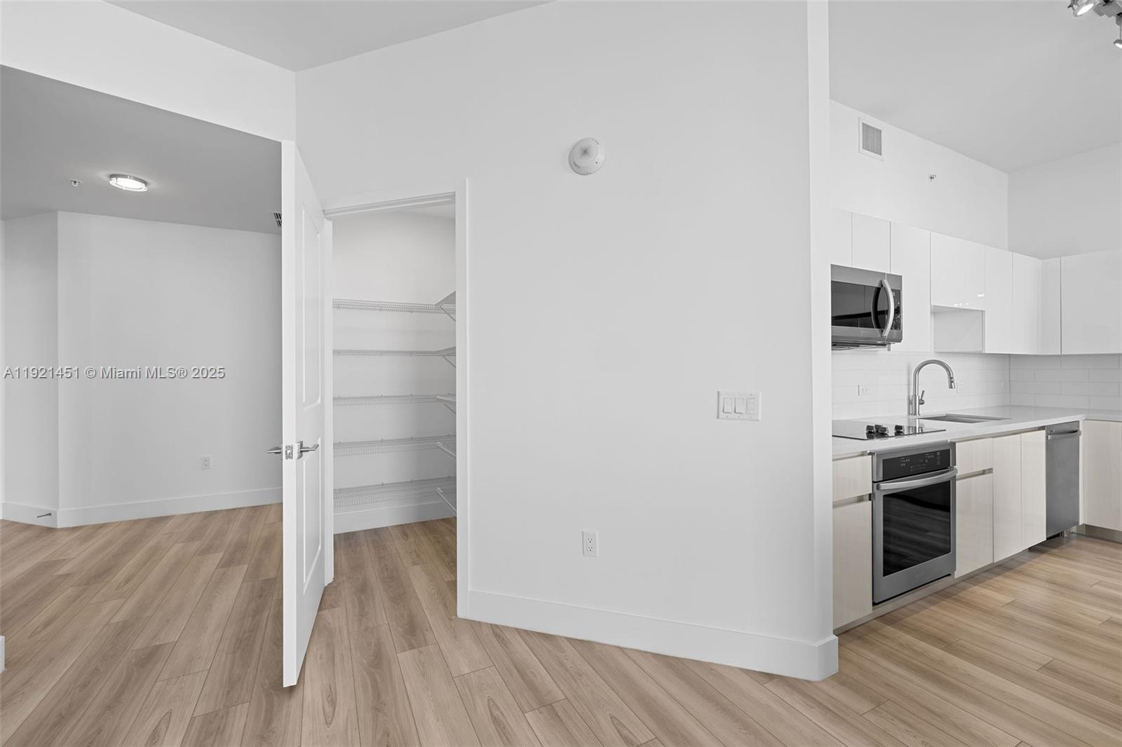 101 Diplomat Pkwy #0901 Hallandale Beach, FL 33009