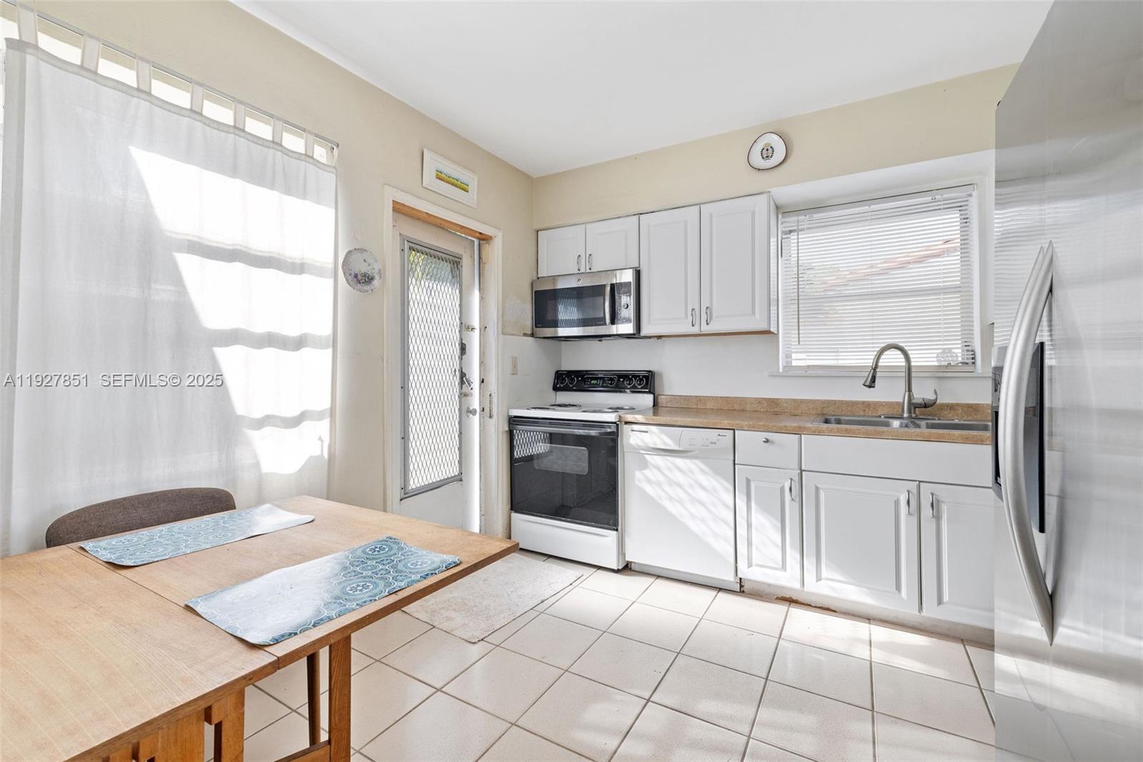 3310 SW 21st St Miami, FL 33145