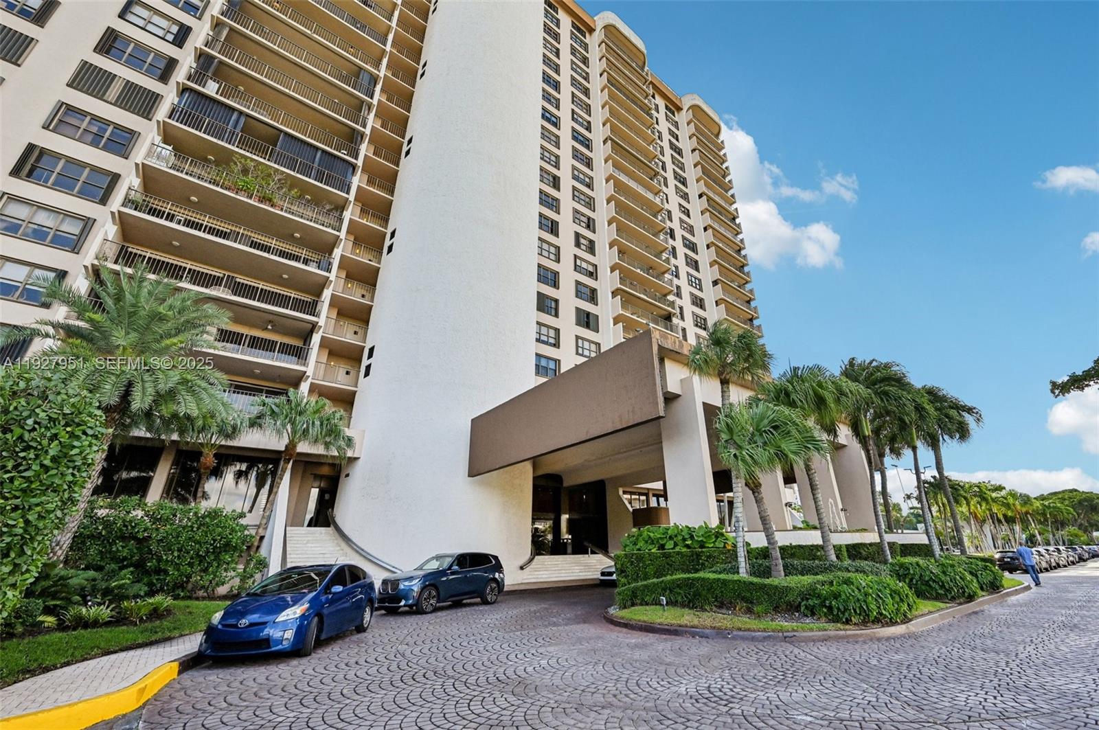 1800 NE 114th St #1004