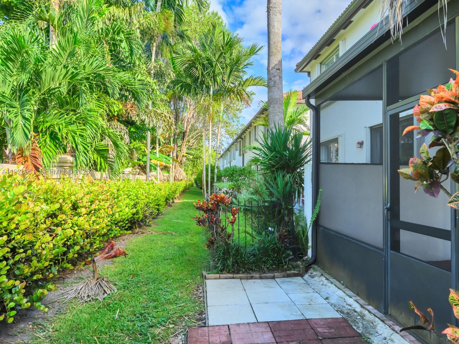 9719 Darlington Pl #1 Cooper City, FL 33328