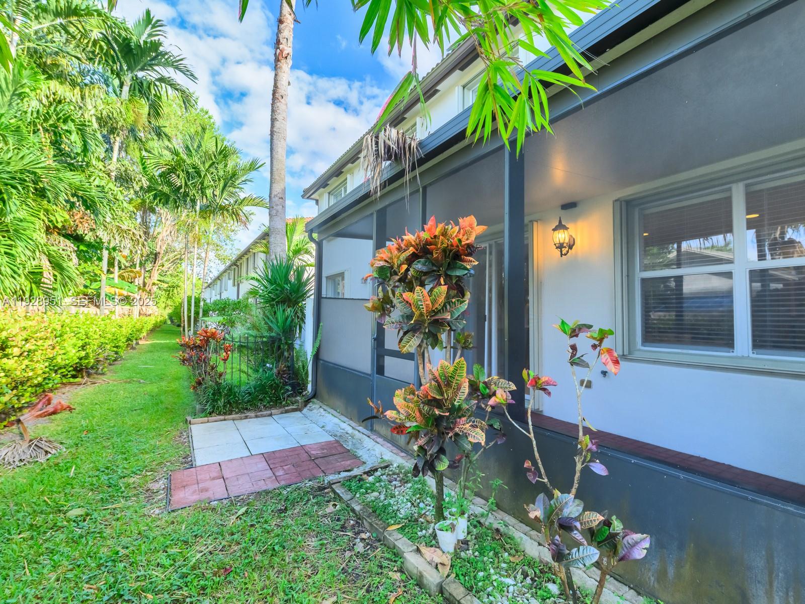 9719 Darlington Pl #1 Cooper City, FL 33328