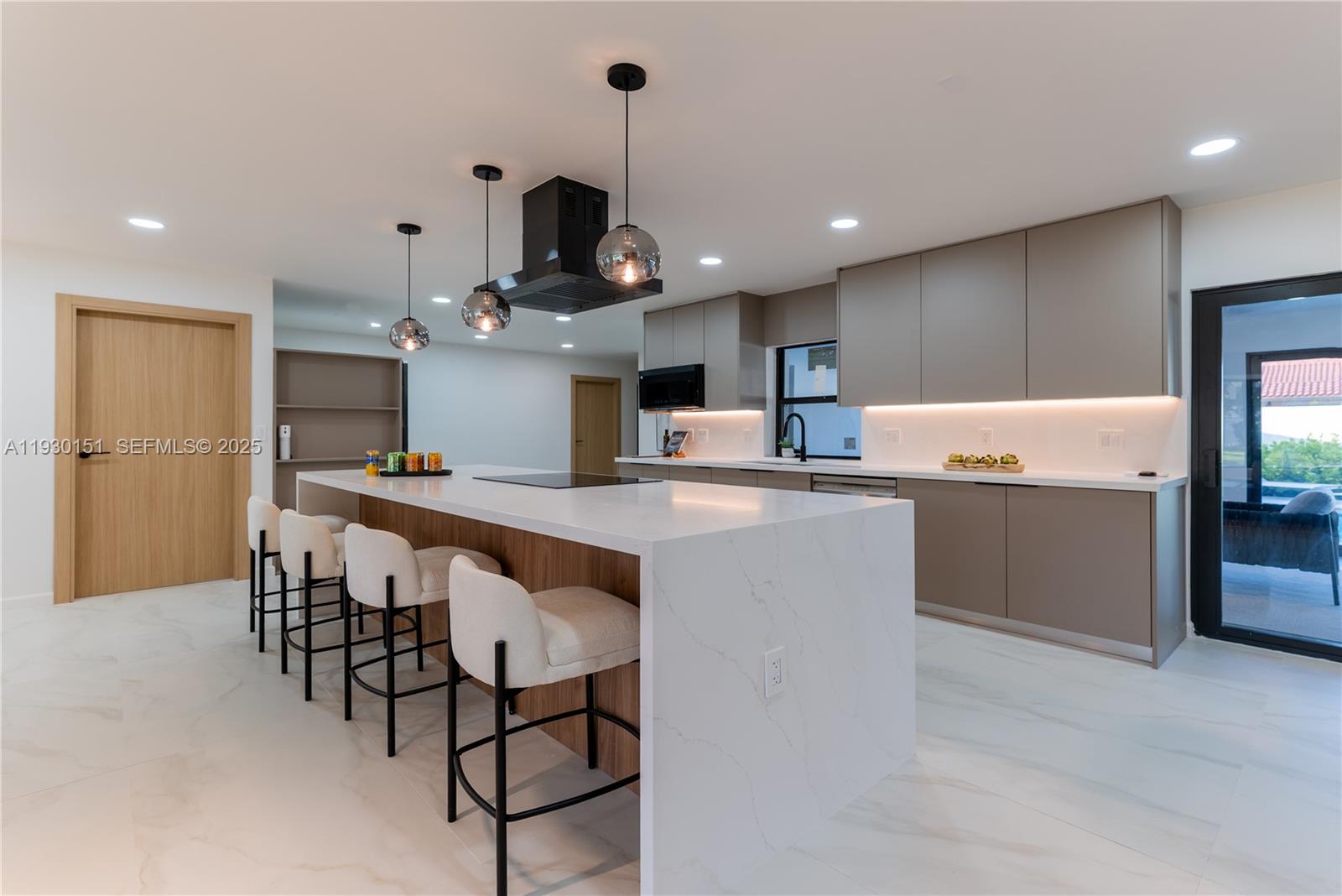 2415 NE 35th Dr Fort Lauderdale, FL 33308