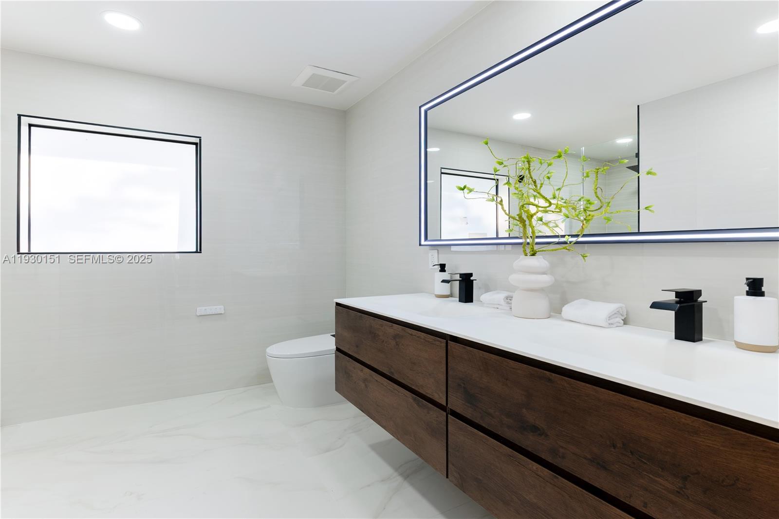 2415 NE 35th Dr Fort Lauderdale, FL 33308