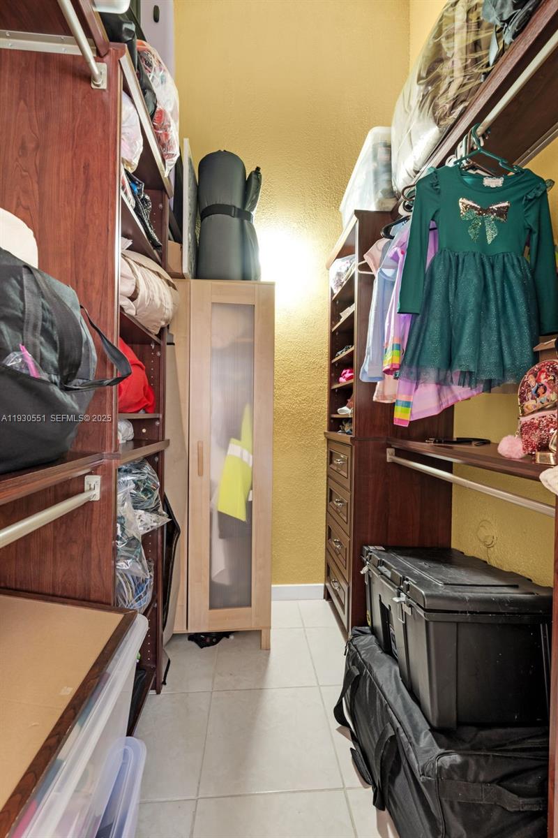 2340 Evergreen Ct Pembroke Pines, FL 33026