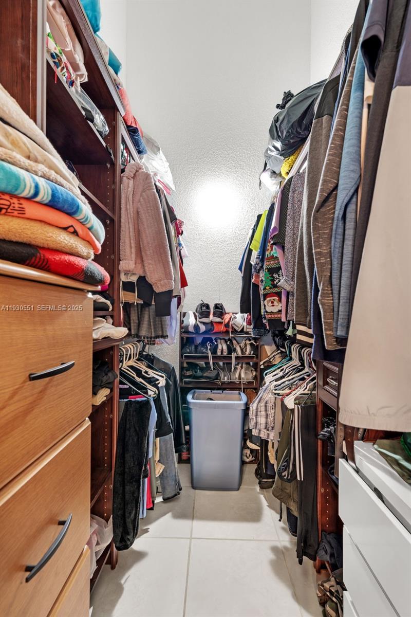 2340 Evergreen Ct Pembroke Pines, FL 33026