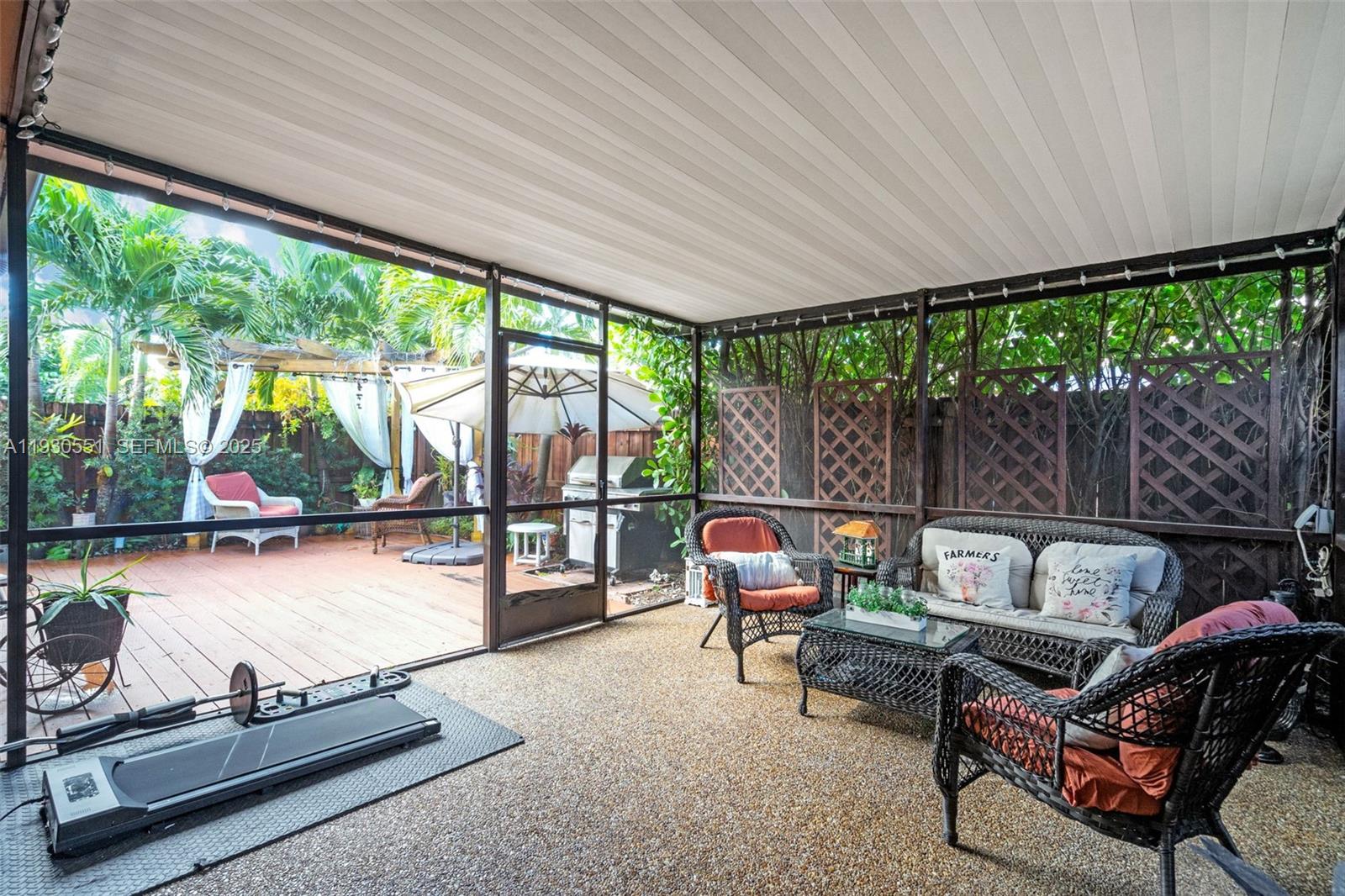 2340 Evergreen Ct Pembroke Pines, FL 33026