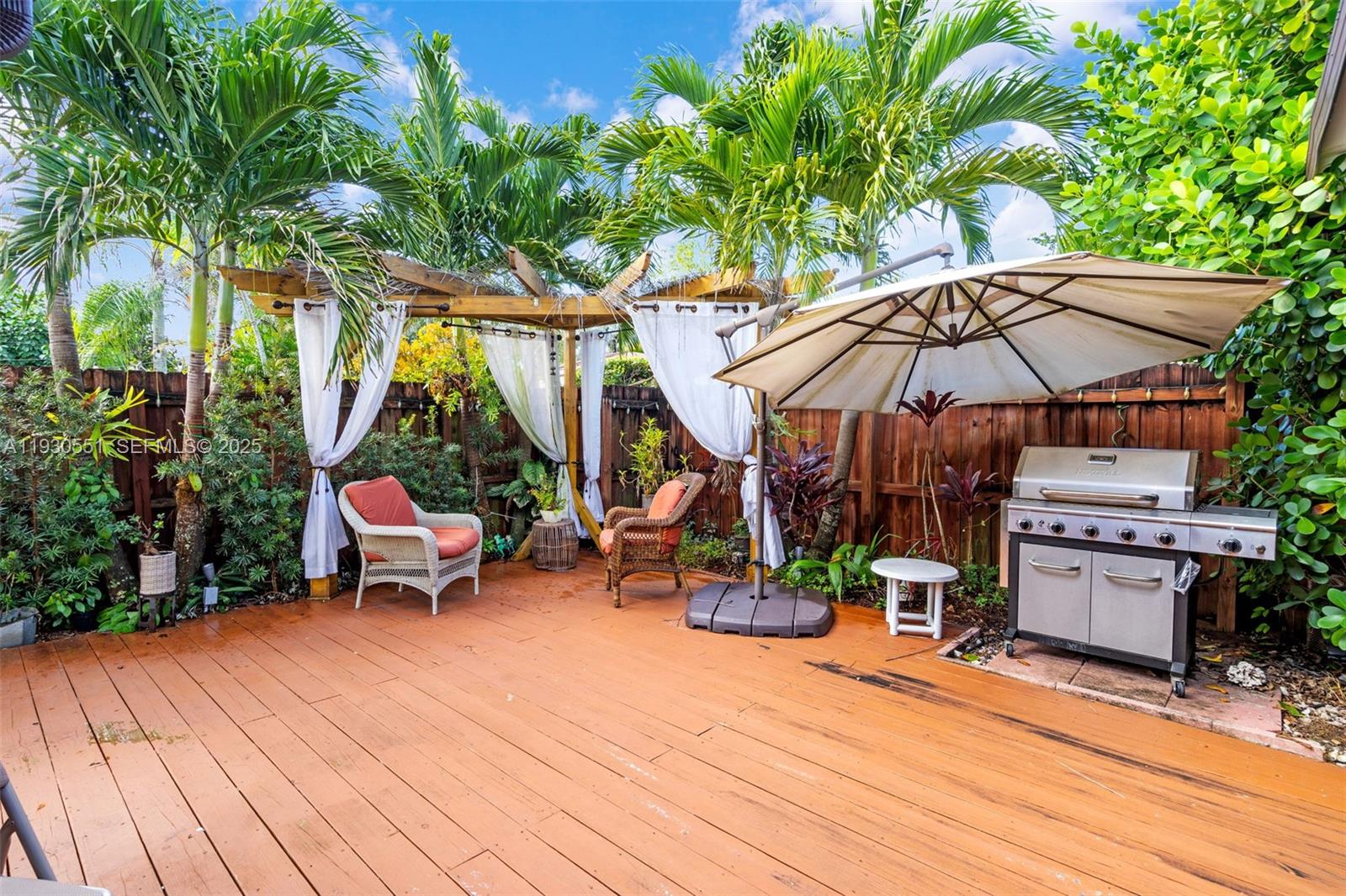 2340 Evergreen Ct Pembroke Pines, FL 33026