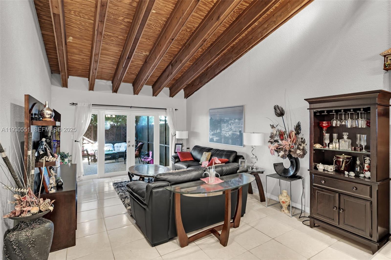 2340 Evergreen Ct Pembroke Pines, FL 33026