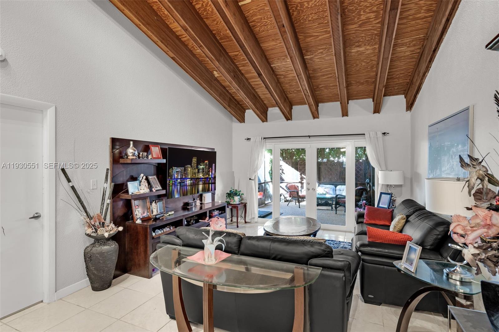 2340 Evergreen Ct Pembroke Pines, FL 33026