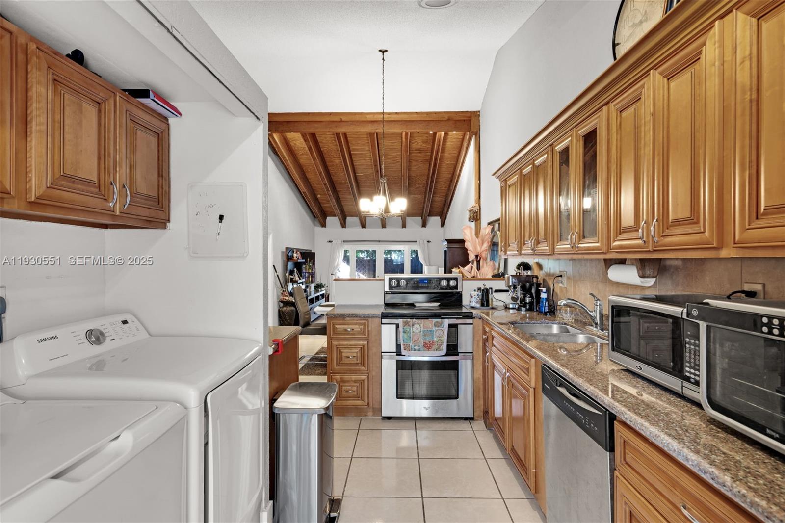 2340 Evergreen Ct Pembroke Pines, FL 33026