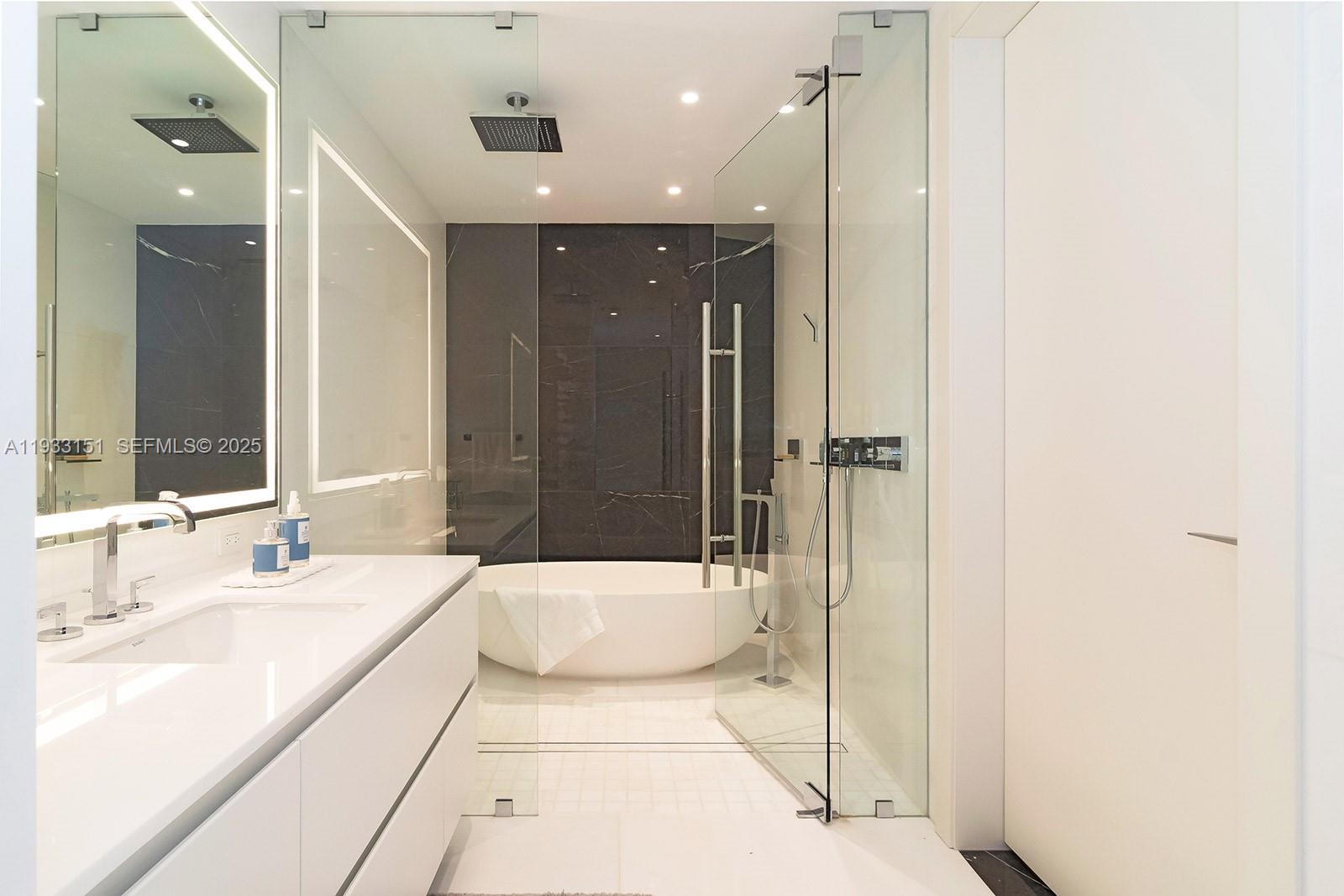 300 Biscayne Blvd Way #805 Miami, FL 33131