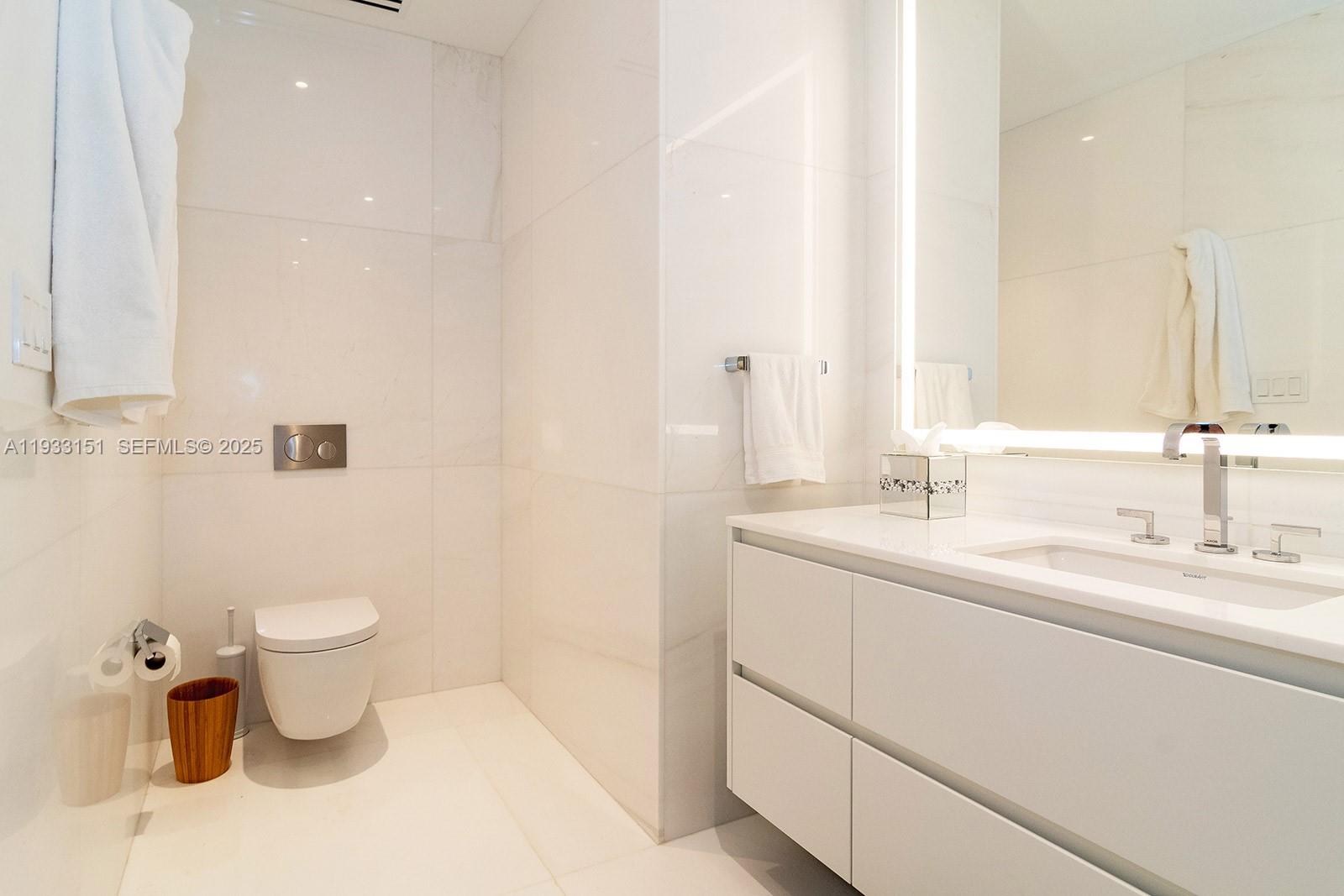 300 Biscayne Blvd Way #805 Miami, FL 33131