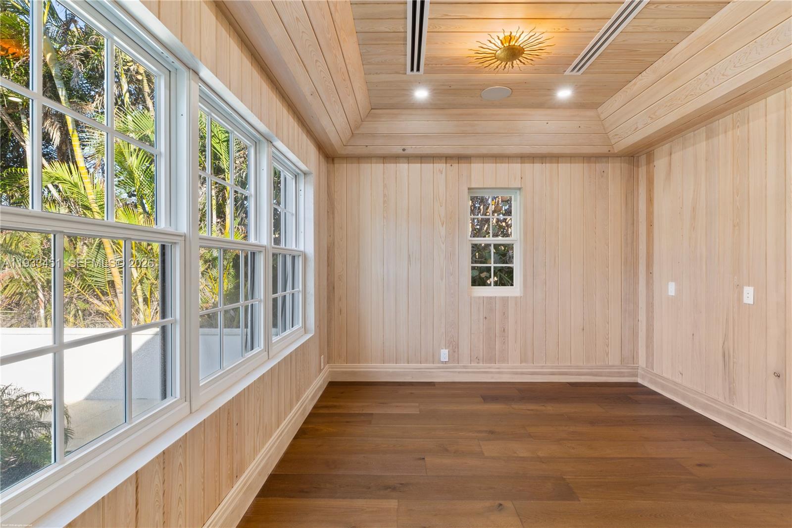 43 N Beach Rd Jupiter Island, FL 33455