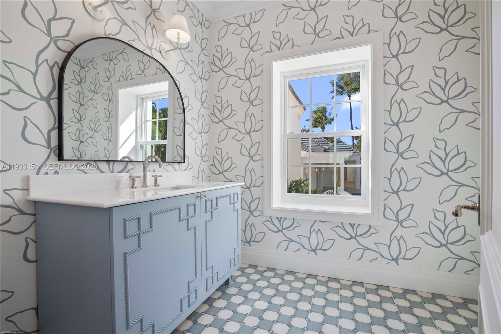 43 N Beach Rd Jupiter Island, FL 33455