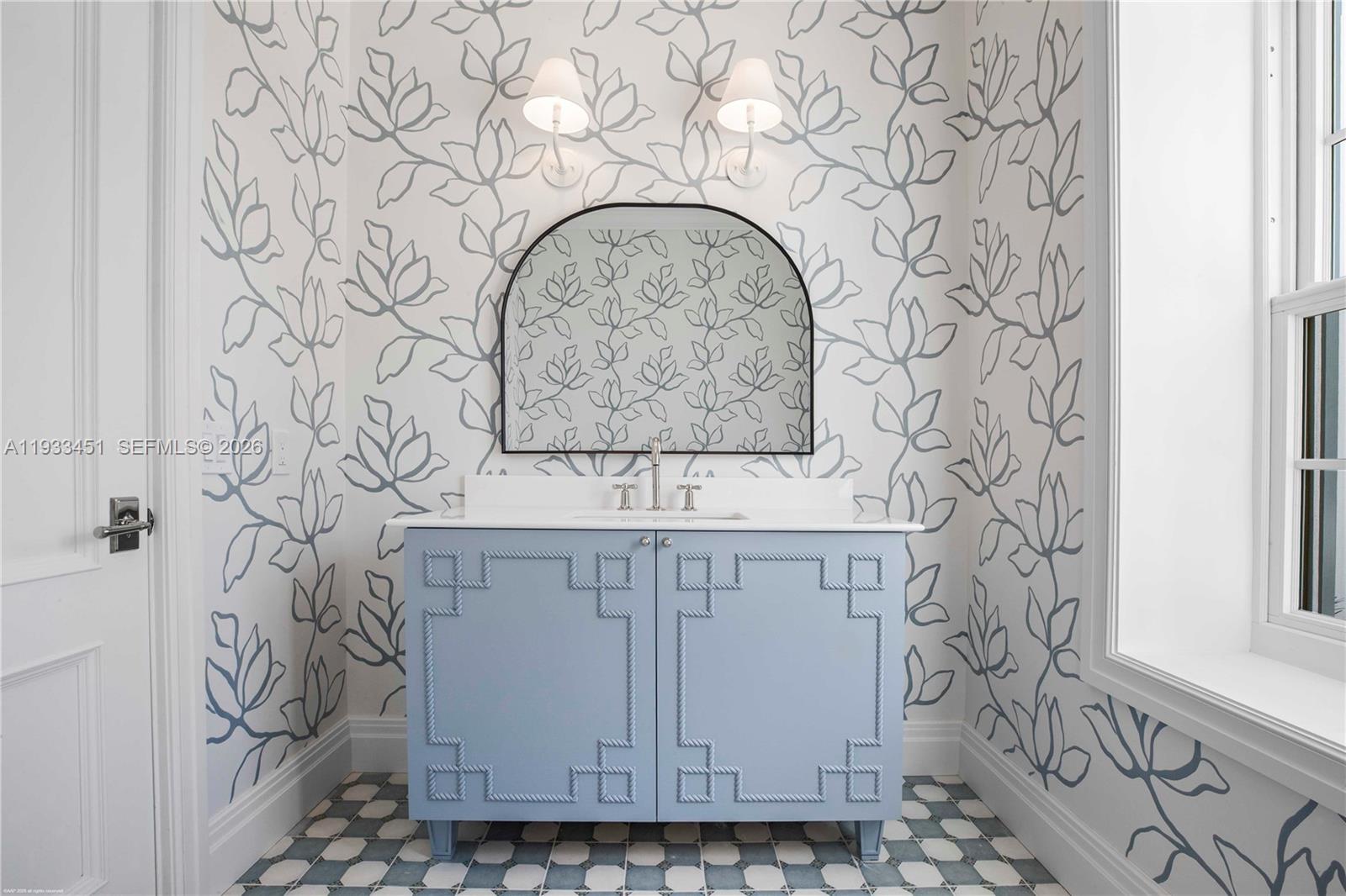 43 N Beach Rd Jupiter Island, FL 33455