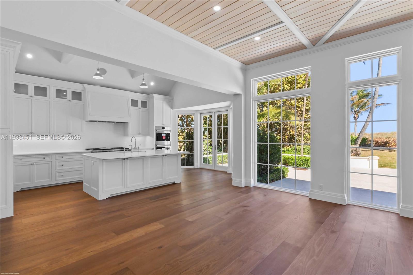 43 N Beach Rd Jupiter Island, FL 33455