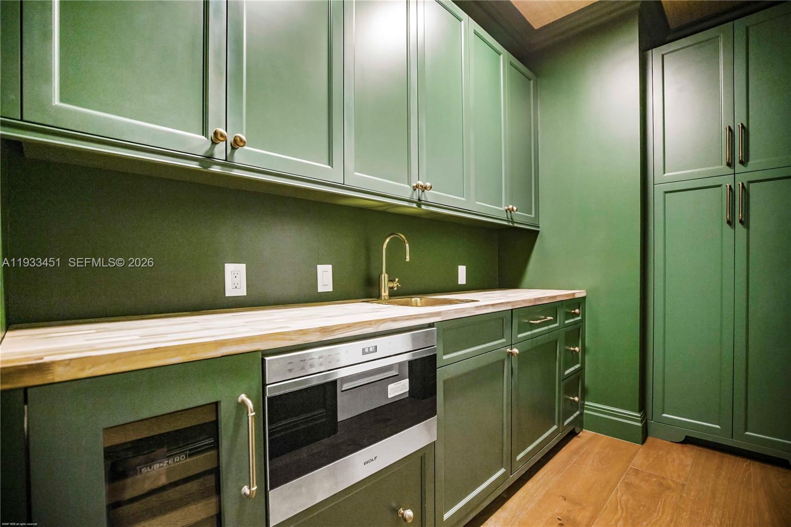 43 N Beach Rd Jupiter Island, FL 33455