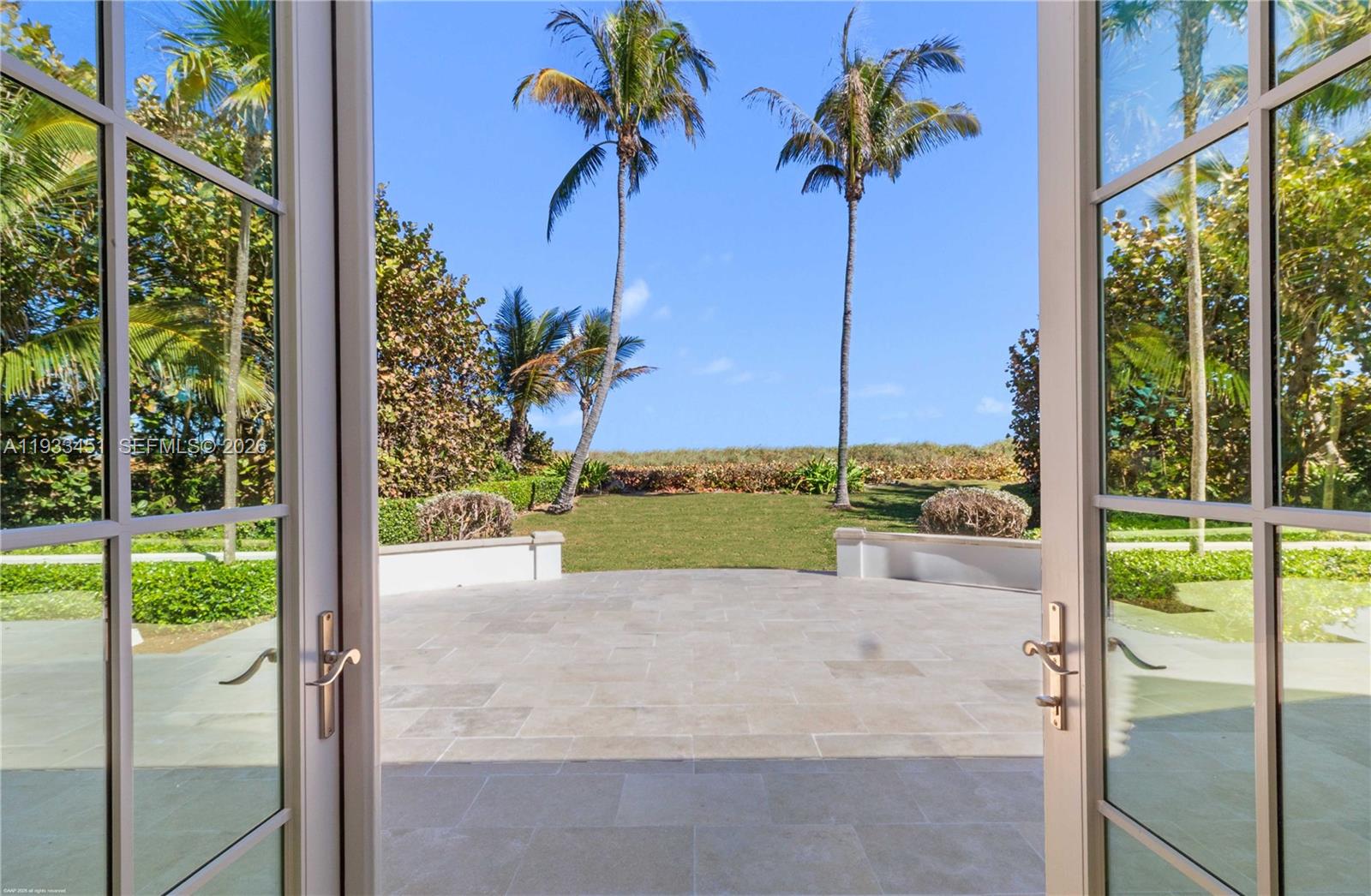 43 N Beach Rd Jupiter Island, FL 33455