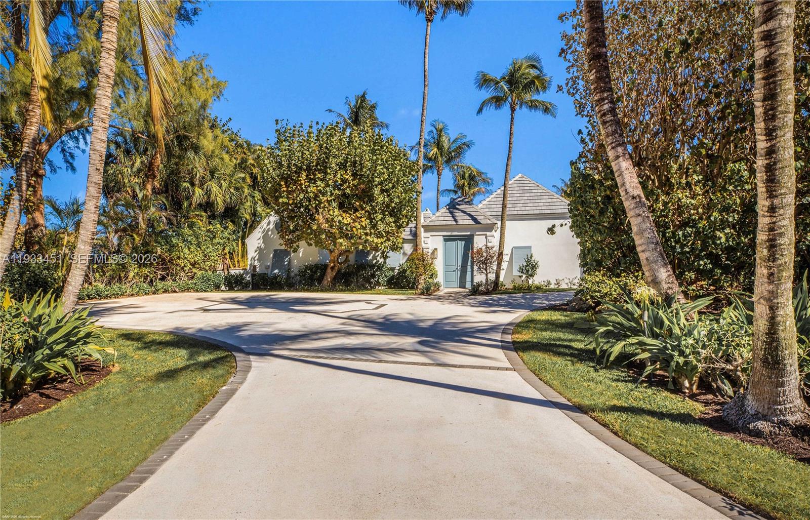 43 N Beach Rd Jupiter Island, FL 33455