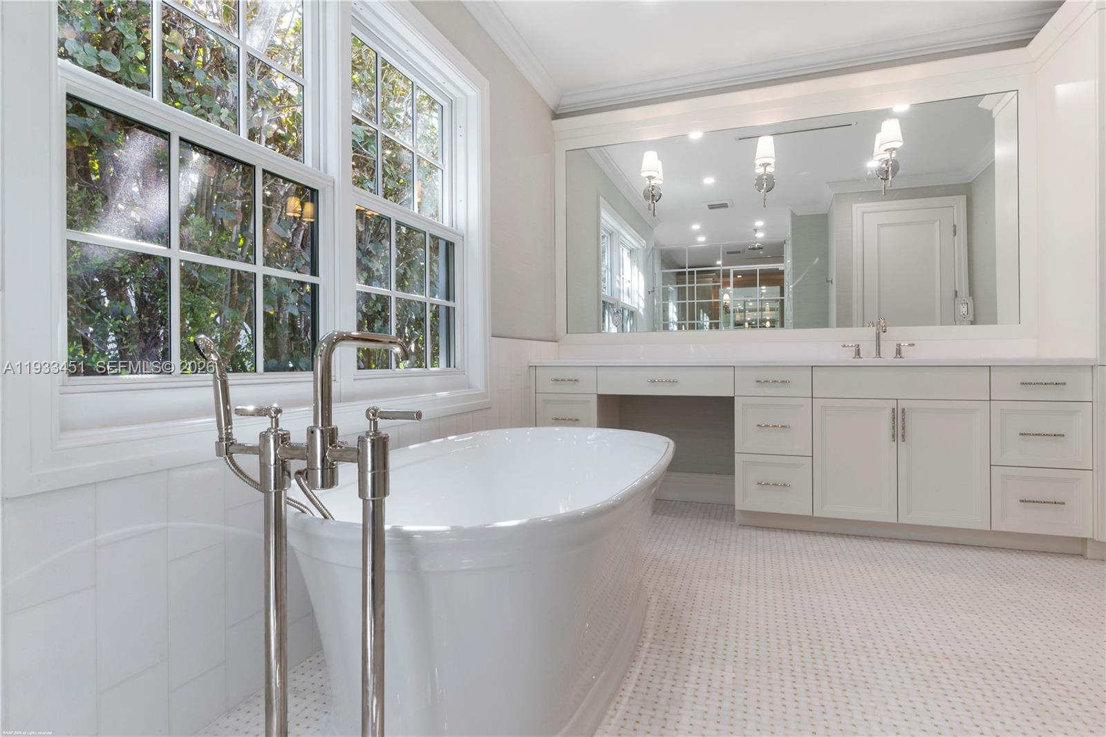 43 N Beach Rd Jupiter Island, FL 33455