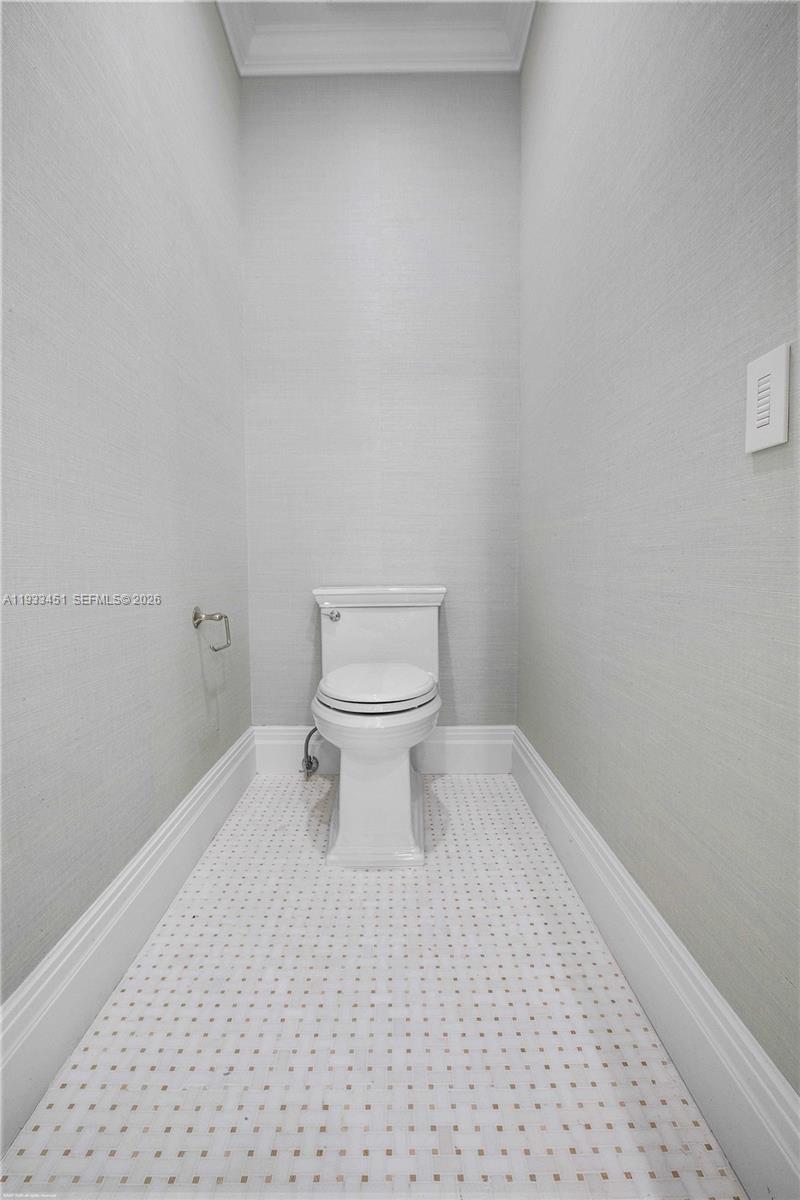 43 N Beach Rd Jupiter Island, FL 33455