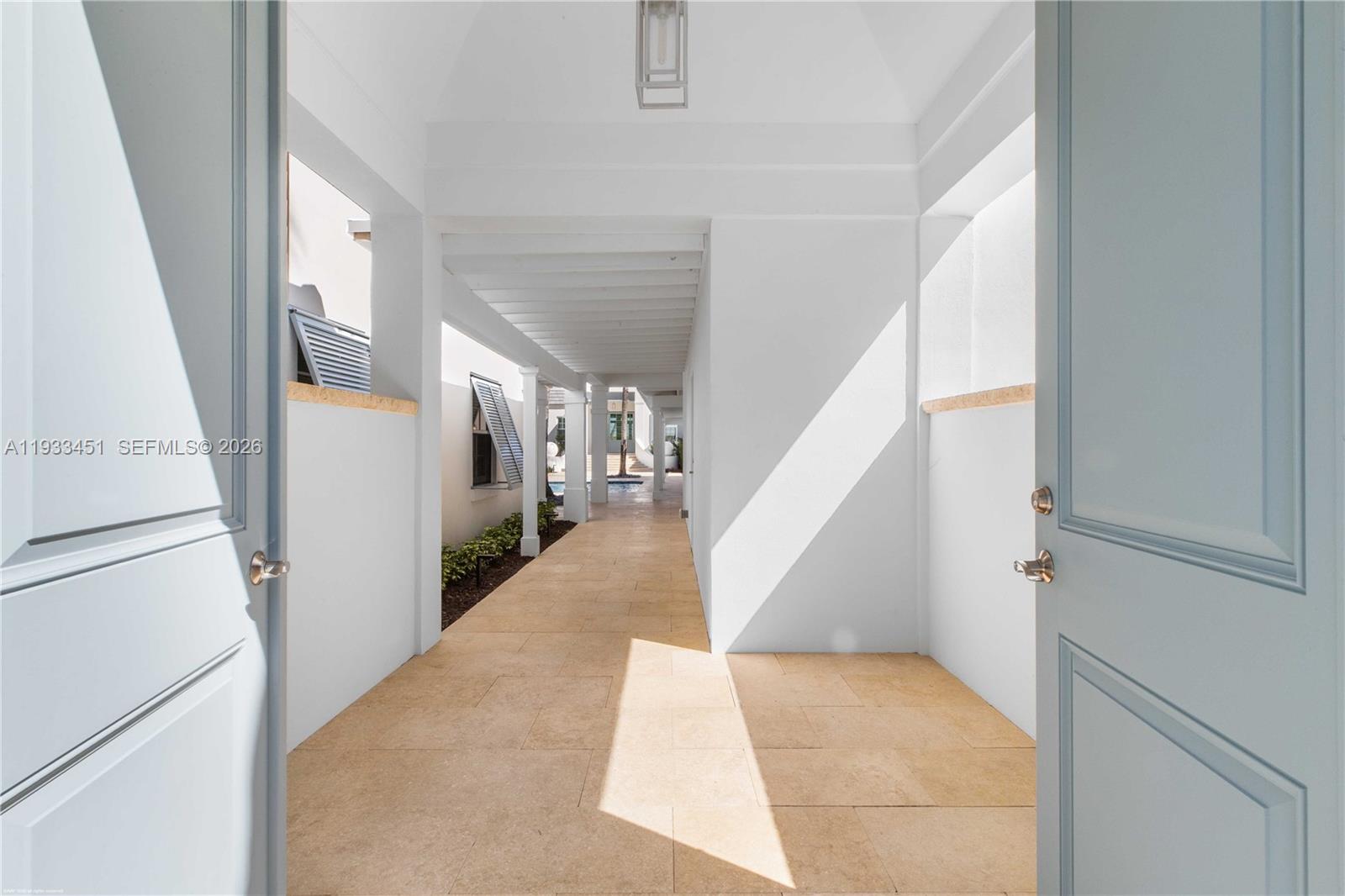 43 N Beach Rd Jupiter Island, FL 33455