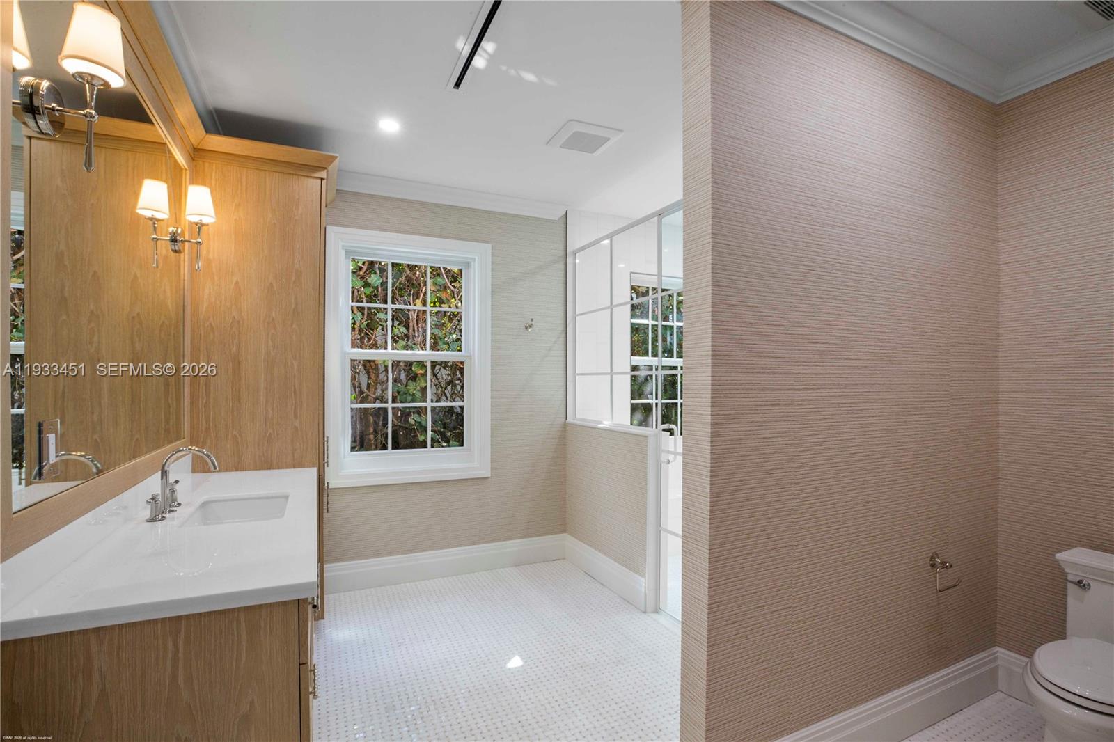 43 N Beach Rd Jupiter Island, FL 33455