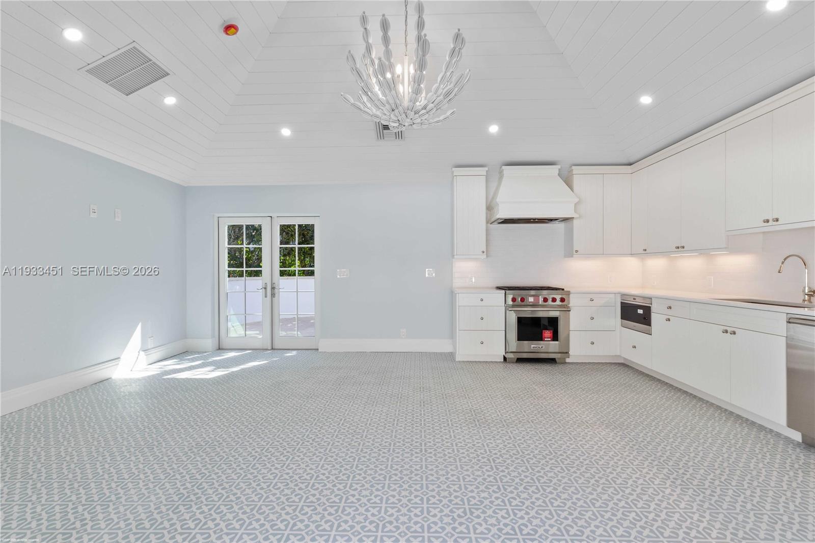 43 N Beach Rd Jupiter Island, FL 33455