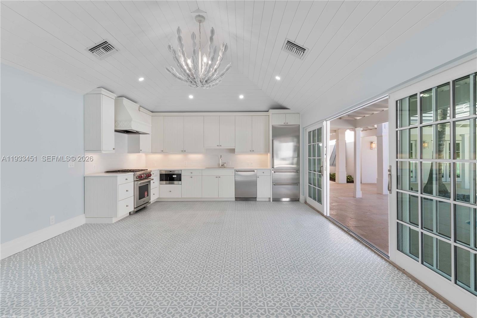 43 N Beach Rd Jupiter Island, FL 33455