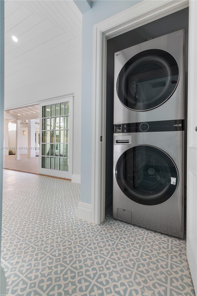 43 N Beach Rd Jupiter Island, FL 33455