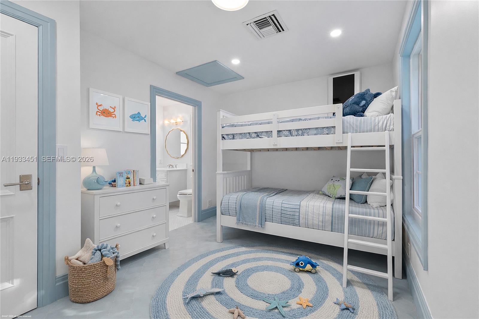 43 N Beach Rd Jupiter Island, FL 33455