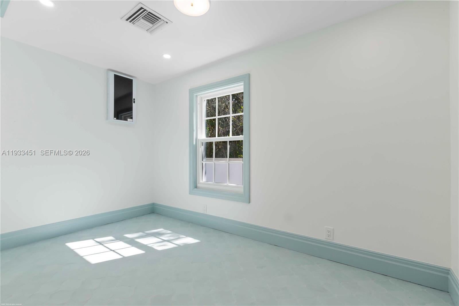 43 N Beach Rd Jupiter Island, FL 33455